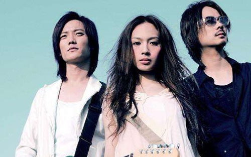 你的微笑吉他谱,原版飞儿乐团歌曲,简单F调弹唱教学,虫虫吉他版六线指弹简谱图
