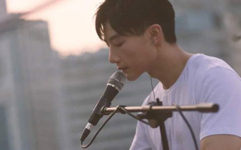 溯吉他谱,CORSAK歌曲,C调指弹简谱,新手弹唱和弦谱